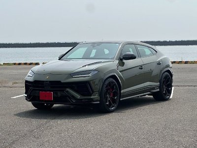 2026 Lamborghini URUS photo 1