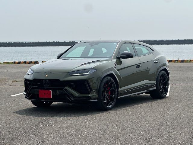 2026 Lamborghini URUS 照片 1