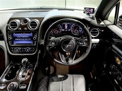 BENTLEY BENTAYGA - 8