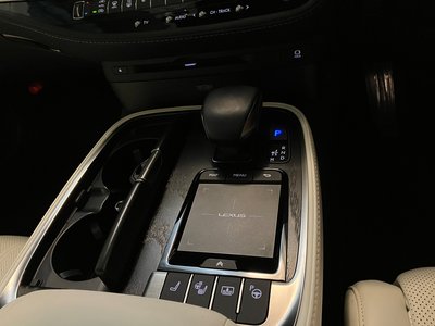 2021 Lexus LS thumbnail 24