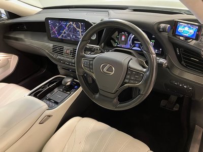 صورة 5 لـ 2021 Lexus LS