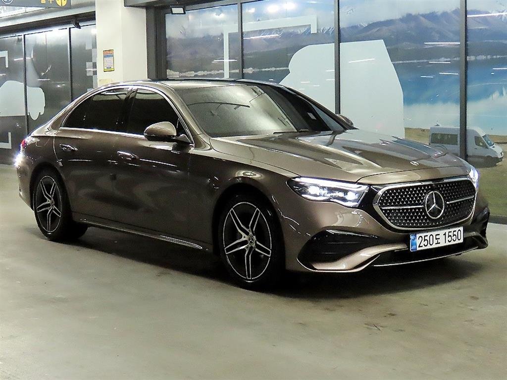 MERCEDES-BENZ E-CLASS - View 1