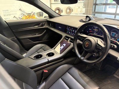 صورة 12 لـ 2022 Porsche TAYCAN