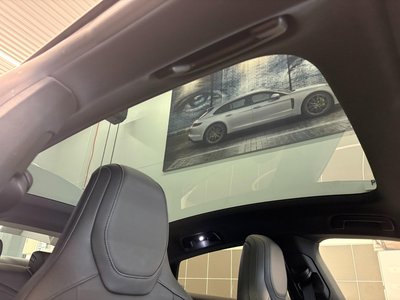 صورة 15 لـ 2022 Porsche TAYCAN