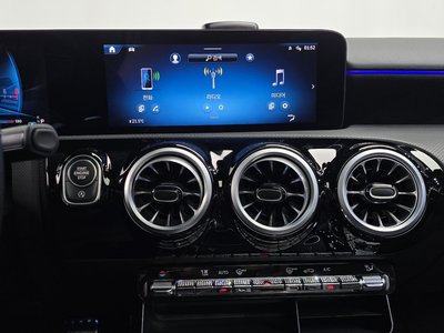 2025 Mercedes-BENZ A-CLASS thumbnail 18