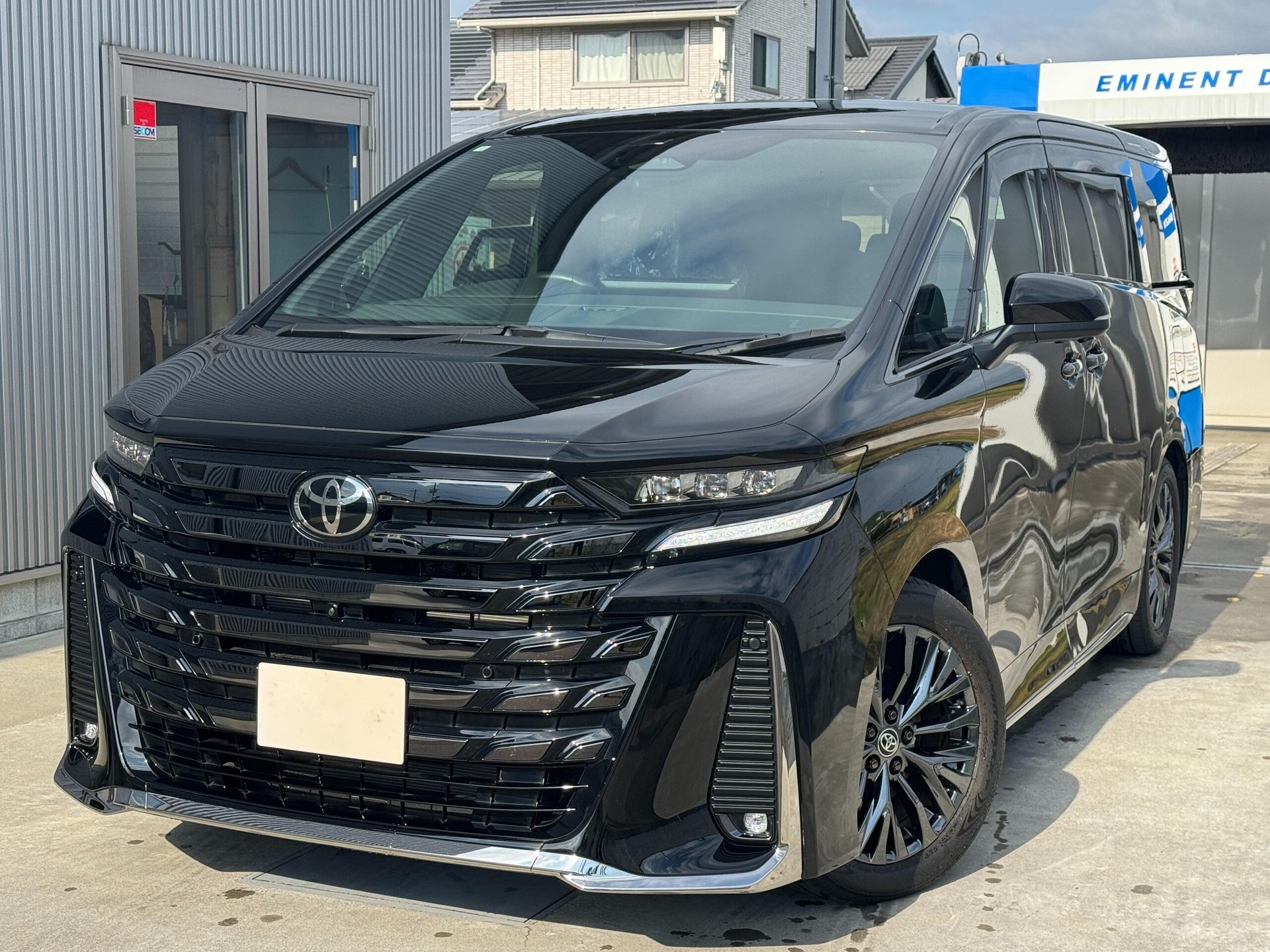 TOYOTA VELLFIRE - View 1