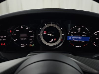 2022 Porsche 911 — миниатюра 11