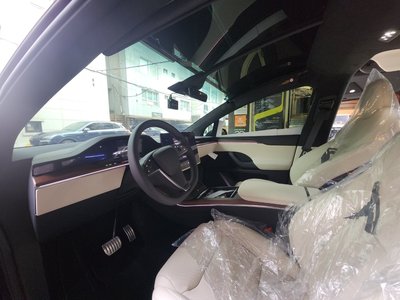 TESLA MODEL X - 5