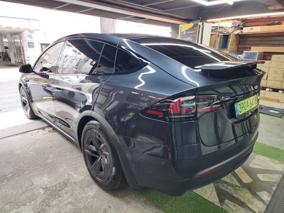 TESLA MODEL X - 7