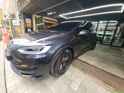 TESLA MODEL X - 6