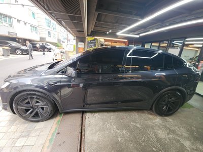TESLA MODEL X - 3