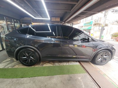 TESLA MODEL X - 2