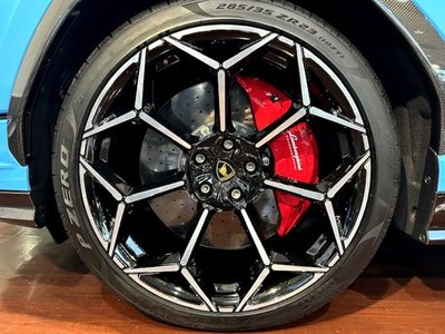 LAMBORGHINI URUS - 9