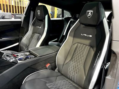 LAMBORGHINI URUS - 3