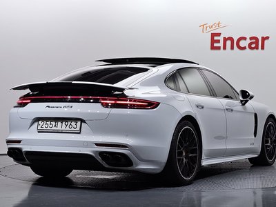 PORSCHE PANAMERA - 3
