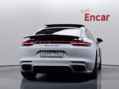 PORSCHE PANAMERA - 4