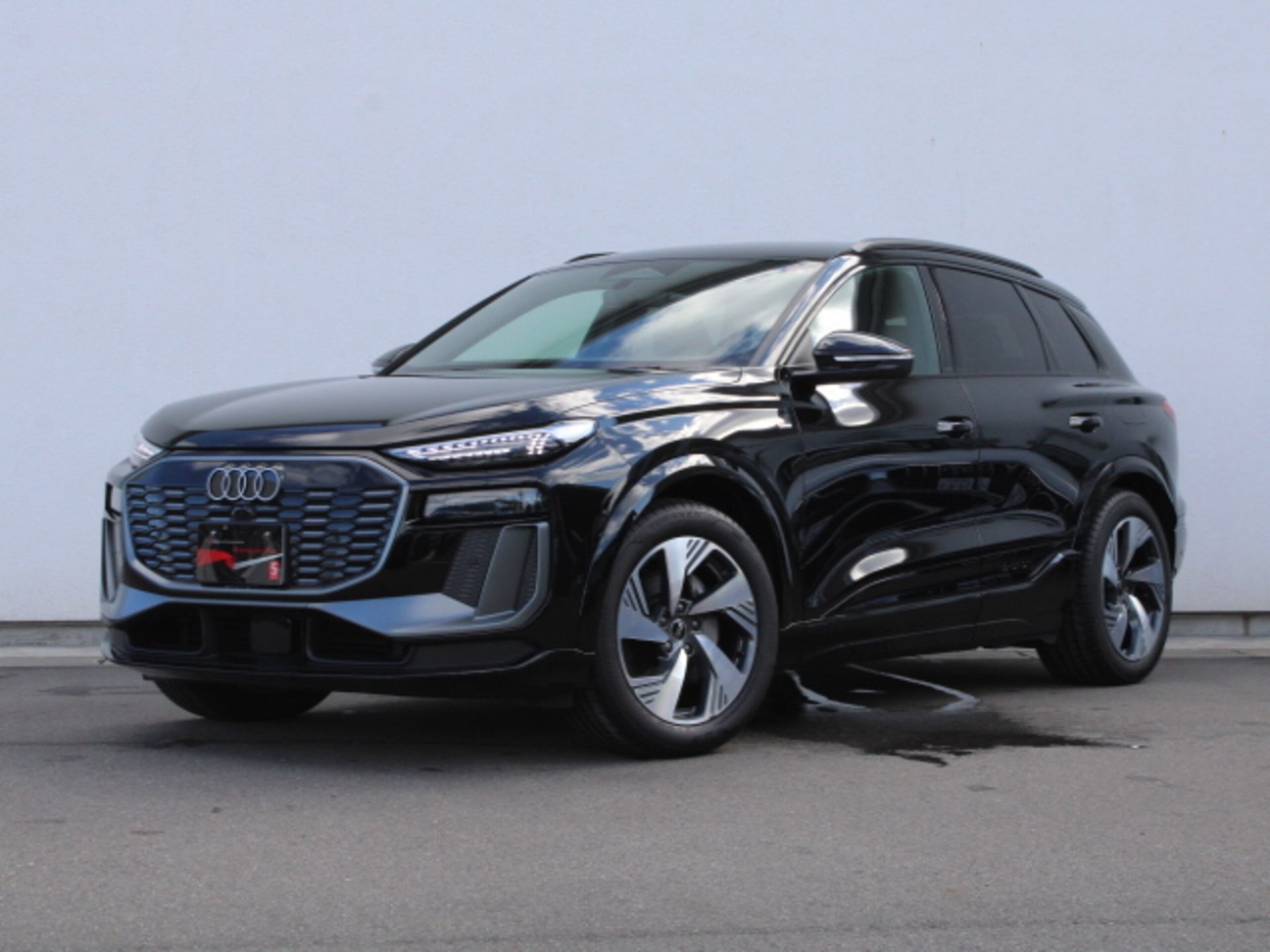 AUDI Q6 E-TRON - View 1