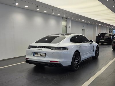 PORSCHE PANAMERA - 3
