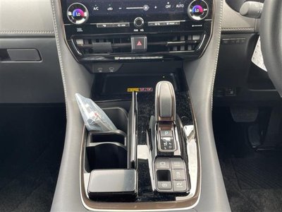 2025 Toyota ALPHARD photo 8