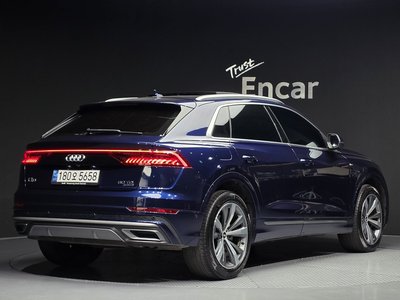 AUDI Q8 - 3