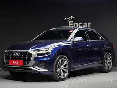 AUDI Q8 - 1