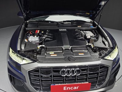 AUDI Q8 - 7