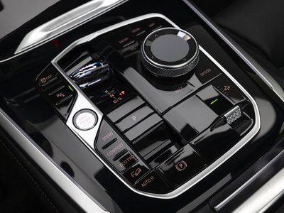 صورة 10 لـ 2025 BMW X5