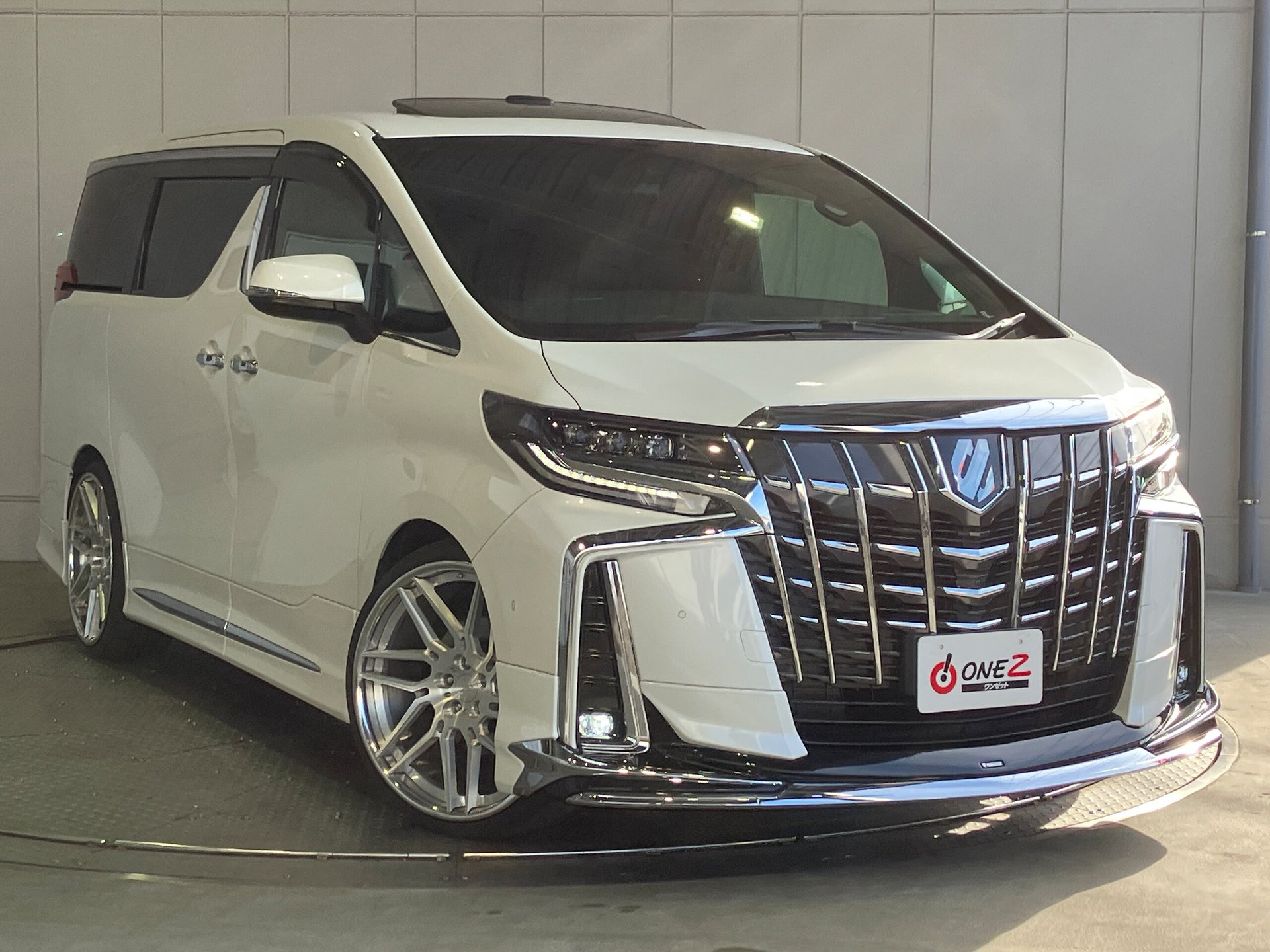 TOYOTA ALPHARD - View 1