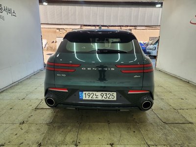 صورة 3 لـ 2021 Genesis GV70