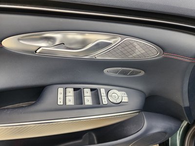 2021 Genesis GV70 — миниатюра 17