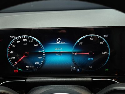 MERCEDES-BENZ EQA - 9