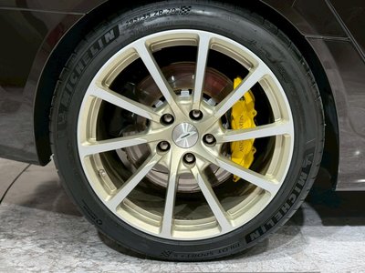 ASTON MARTIN RAPIDE - 9