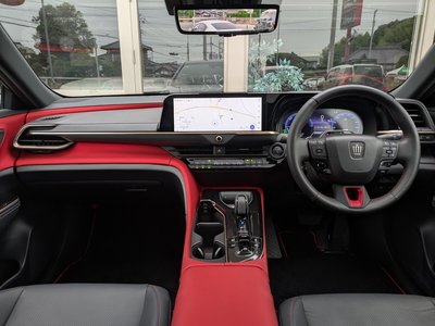 2025 Toyota CROWN SPORT photo 2