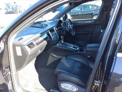 PORSCHE MACAN - 3