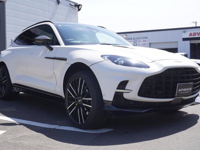 ASTON MARTIN DBX - 9