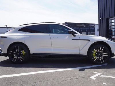 ASTON MARTIN DBX - 3