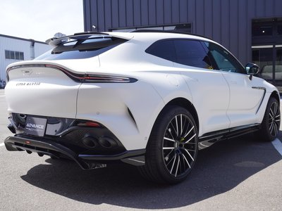 ASTON MARTIN DBX - 10