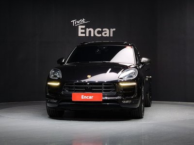 PORSCHE MACAN - 2