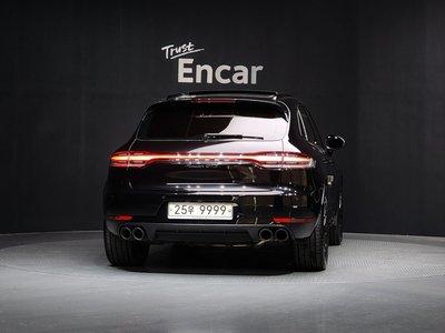 PORSCHE MACAN - 3