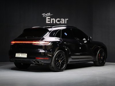 PORSCHE MACAN - 4