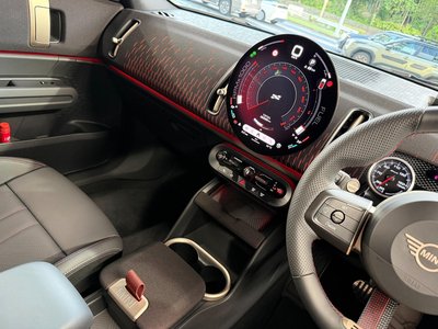 2024 MINI COOPER COUNTRYMAN photo 9