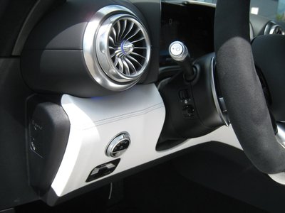 2024 Mercedes-BENZ GT AMG — миниатюра 23