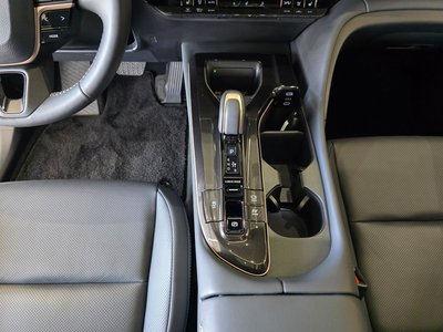 TOYOTA CROWN CROSSOVER - 9