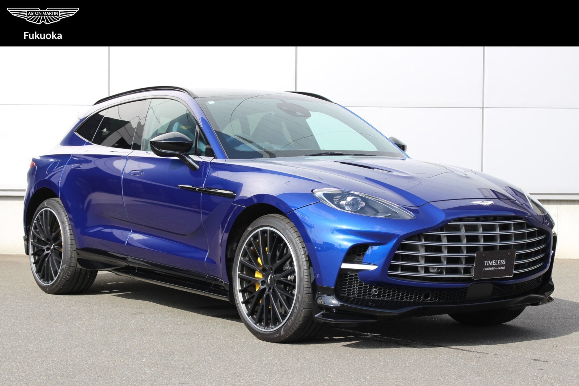 ASTON MARTIN DBX - View 1