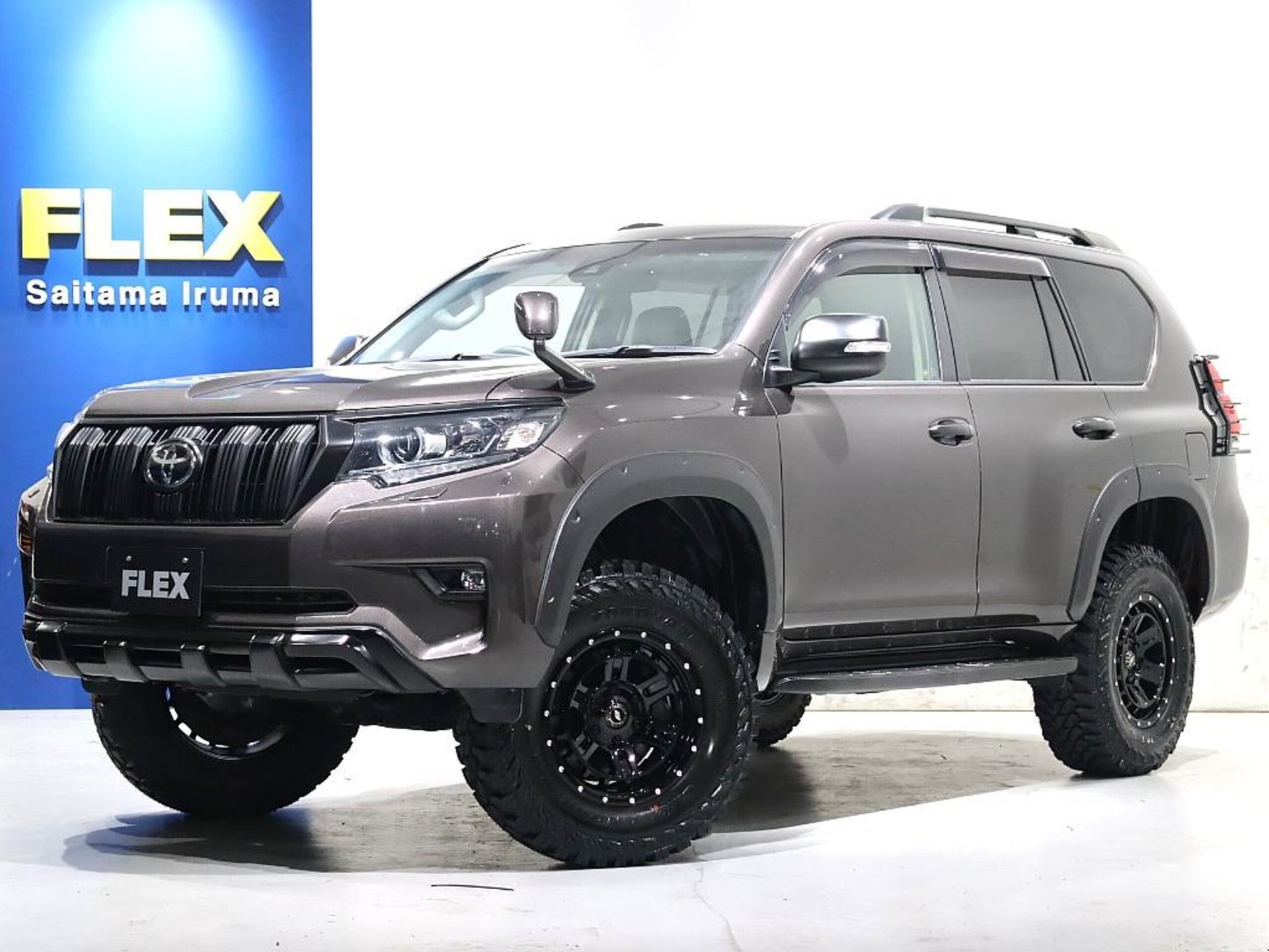 TOYOTA LAND CRUISER PRADO - View 1