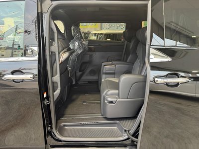 2026 Toyota ALPHARD — миниатюра 12