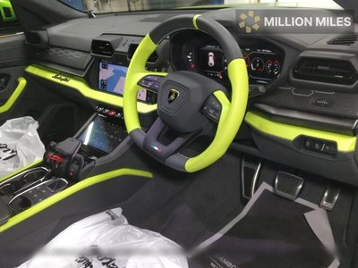 LAMBORGHINI URUS - 3