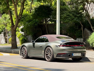 PORSCHE 911 - 4