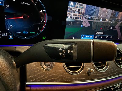 MERCEDES-BENZ E-CLASS - 9