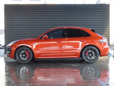 PORSCHE MACAN - 4
